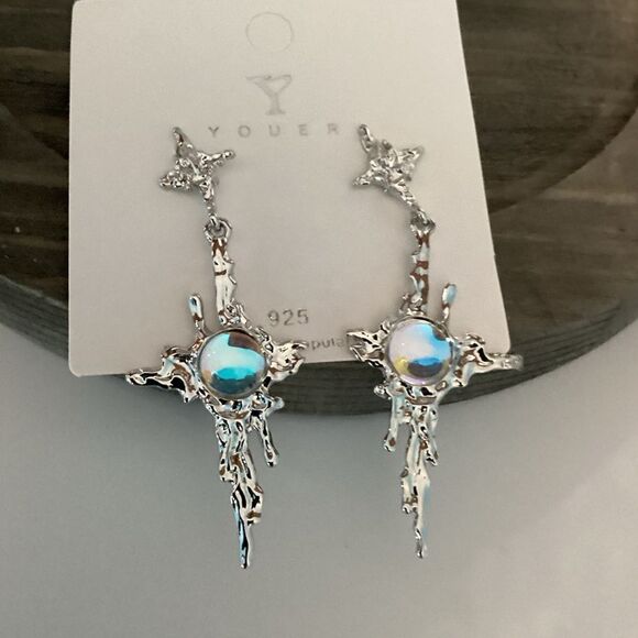 ⭐️SilverTone Cross Melting Moonstone Post back Earrrings. - Picture 11 of 16